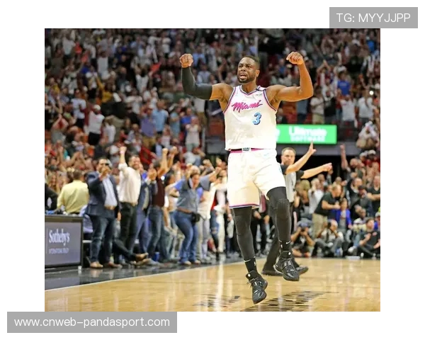 里尔绝杀功臣安德烈头球后振臂高呼，队友叠压庆祝