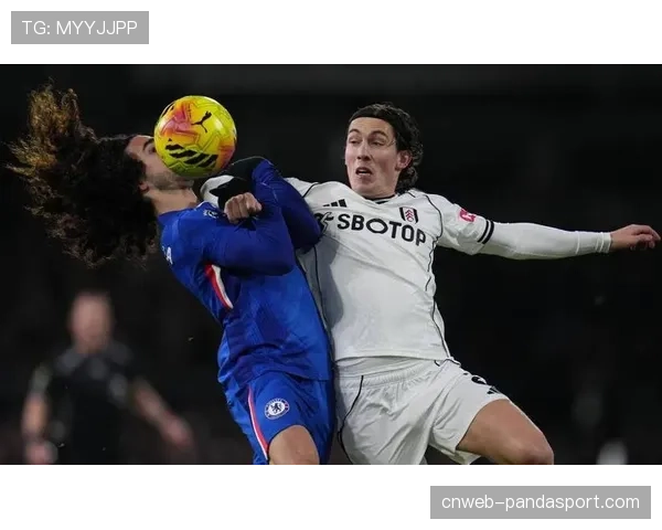 富勒姆门将扑救布莱顿单刀,威尔逊任意球划完美弧线 富勒姆门将扑救布莱顿单刀,威尔逊任意球划完美弧线