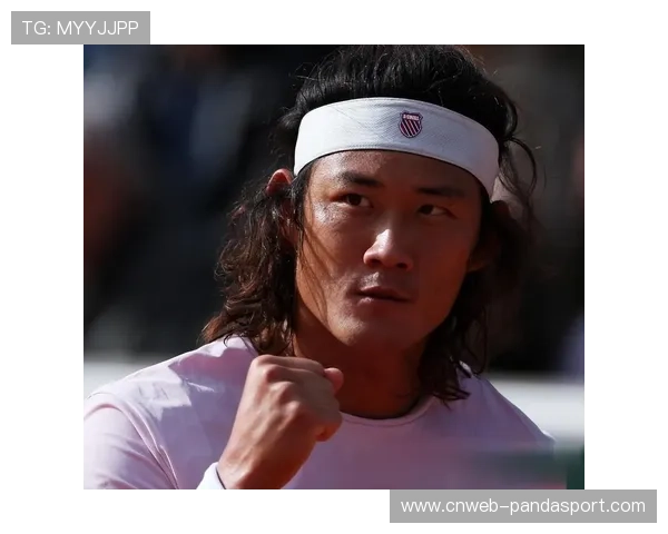 决胜盘抢七：朱琳关键ace球后与张之臻击掌庆祝